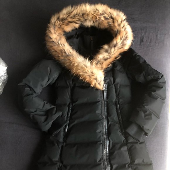 SOLD on Macari Mackage Kay Coat w/ Signature Natural Fur Collar - Picture 6 of 16